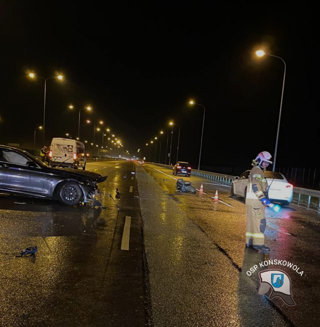 Stracił panowanie nad BMW, pojazd uderzył w bariery energochłonne. Jedna osoba trafiła do szpitala (zdjęcia)