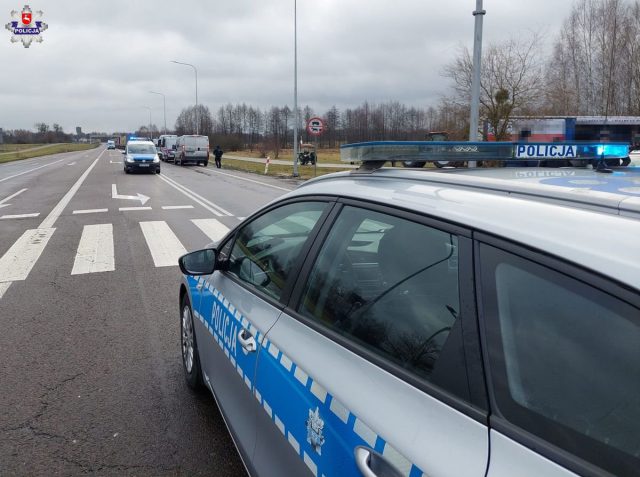 Rozpoczęły się rolnicze protesty w regionie, są duże utrudnienia w ruchu. Miejsca zgromadzeń zabezpieczają policjanci (zdjęcia)