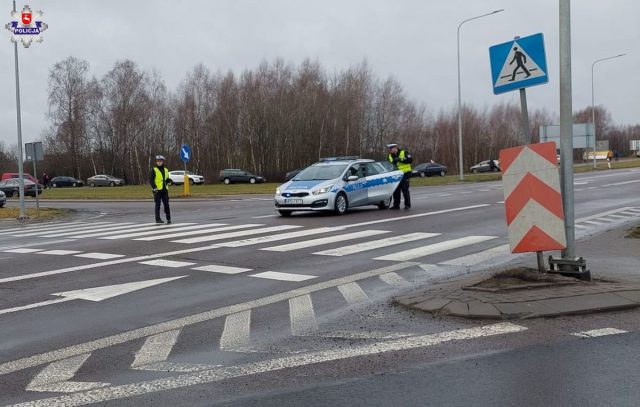 Rozpoczęły się rolnicze protesty w regionie, są duże utrudnienia w ruchu. Miejsca zgromadzeń zabezpieczają policjanci (zdjęcia)