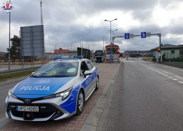 Rozpoczęły się rolnicze protesty w regionie, są duże utrudnienia w ruchu. Miejsca zgromadzeń zabezpieczają policjanci (zdjęcia)