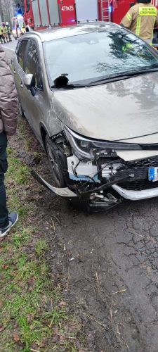 Cztery samochody uszkodzone, dla sprawcy mandat w wysokości 1500 złotych (zdjęcia)