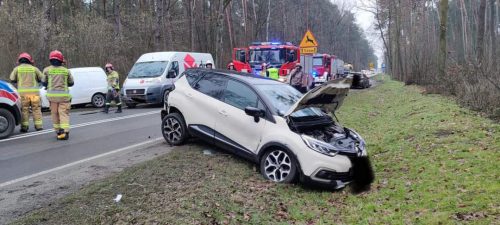 Cztery samochody uszkodzone, dla sprawcy mandat w wysokości 1500 złotych (zdjęcia)