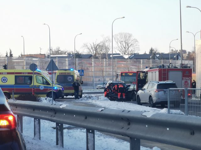 Jechał pod prąd, doprowadził do czołowego zderzenia. Pięć osób, w tym dzieci, w szpitalu (zdjęcia)