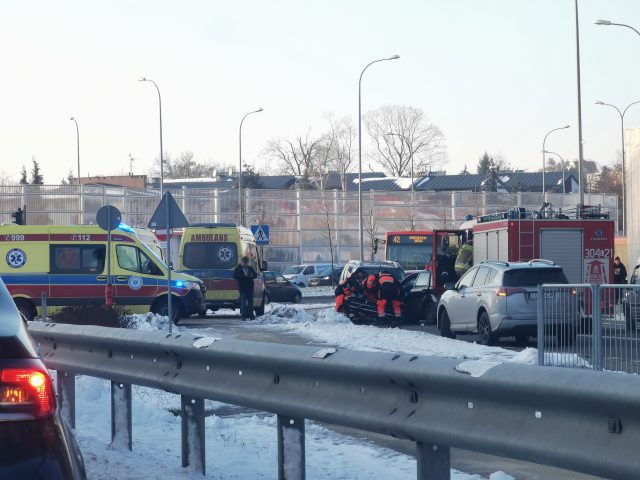 Jechał pod prąd, doprowadził do czołowego zderzenia. Pięć osób, w tym dzieci, w szpitalu (zdjęcia)