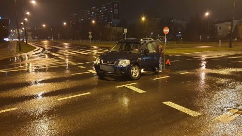 Zderzenie dwóch hond na rondzie przy Makro. Tym razem nikt nie ucierpiał (zdjęcia)