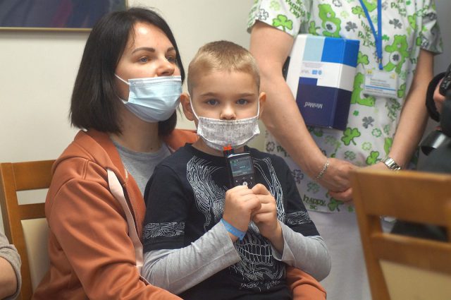 Do dzieci z lubelskiego szpitala trafiły nowoczesne pompy insulinowe. Urządzenia przekazał UNICEF (zdjęcia)
