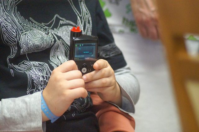 Do dzieci z lubelskiego szpitala trafiły nowoczesne pompy insulinowe. Urządzenia przekazał UNICEF (zdjęcia)