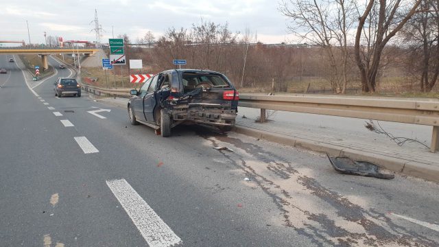 Zderzenie BMW z volvo na wyjeździe z Lublina. Jedno z aut wcześniej uległo awarii (zdjęcia)