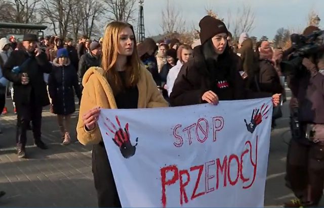 Przez Zamość przeszedł marsz przeciwko przemocy. Wiceminister sprawiedliwości wspomina o karze śmierci (zdjęcia)