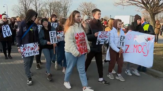 Przez Zamość przeszedł marsz przeciwko przemocy. Wiceminister sprawiedliwości wspomina o karze śmierci (zdjęcia)