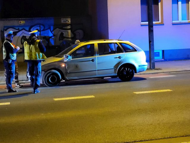 Ruszył, choć omijało go inne auto. Kobieta w zaawansowanej ciąży trafiła do szpitala (zdjęcia)