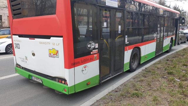 Zderzenie volvo z autobusem.  Żaden z kierowców nie poczuwał się do winy (zdjęcia)