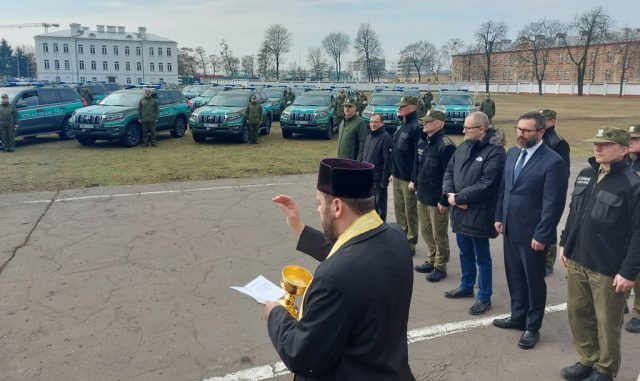 Nowe terenówki trafiły na granicę. Funkcjonariusze straży granicznej otrzymali 62 pojazdy (zdjęcia)