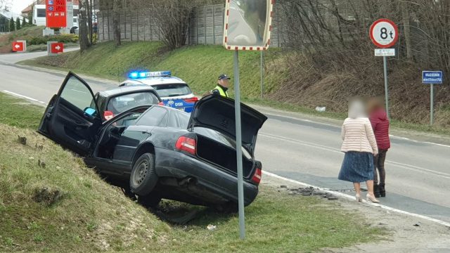 Nie ustąpił pierwszeństwa przejazdu na skrzyżowaniu. Chevrolet zderzył się z audi (zdjęcia)