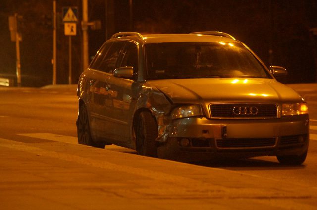Światła nie działały, nie ustąpił pierwszeństwa przejazdu. Audi zderzyło się z kią (zdjęcia)