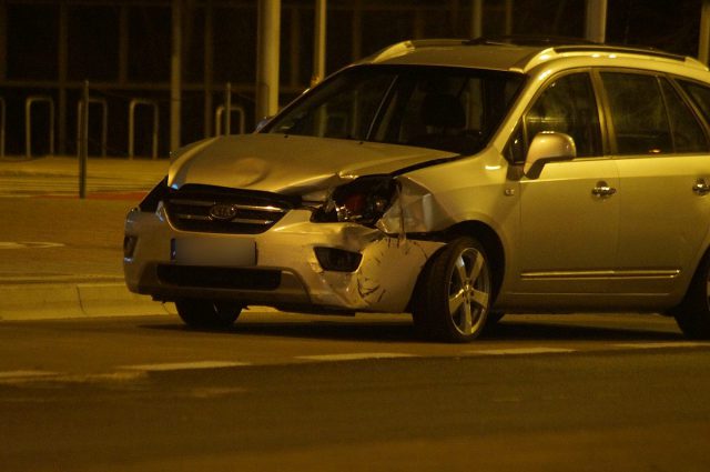 Światła nie działały, nie ustąpił pierwszeństwa przejazdu. Audi zderzyło się z kią (zdjęcia)