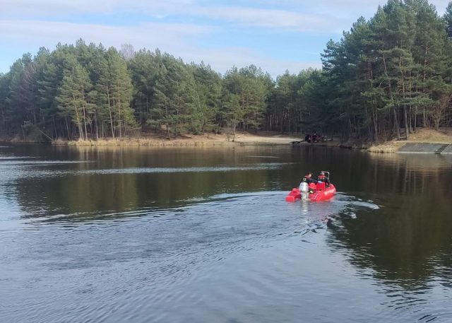 Ciała dwóch kolegów wyciągnięto z zalewu. Trwa ustalanie okoliczności śmierci obu mężczyzn (zdjęcia)