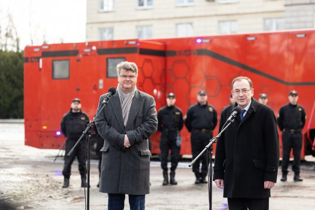 Koszt tych pojazdów wynosi blisko 24 mln złotych. To mobilne laboratoria do wykrywania zagrożeń chemicznych, biologicznych i radiologicznych (zdjęcia)