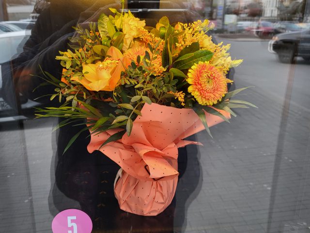 W Lublinie stanął pierwszy w mieście kwiatomat. „Kwiaty są zawsze świeże, zawsze ładne i zawsze wymieniane co dwa dni” (zdjęcia)