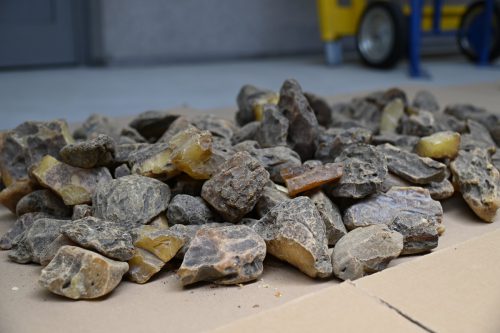 37 kg cennego bursztynu na granicy w Zosinie. Jego wartość to blisko pół miliona złotych (zdjęcia)