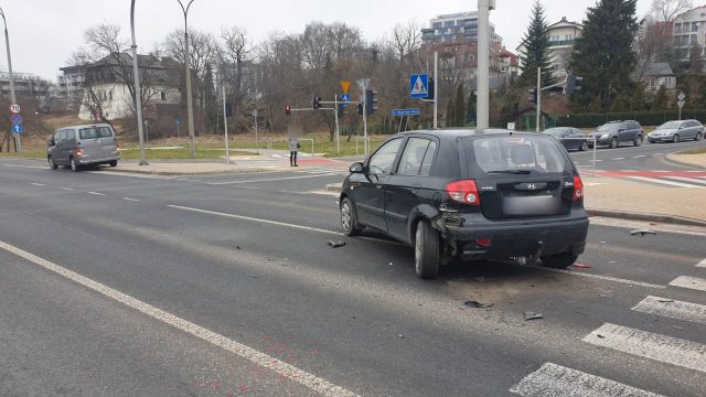 Kierowca hyundaia źle się poczuł, doszło do zderzenia trzech pojazdów (zdjęcia)