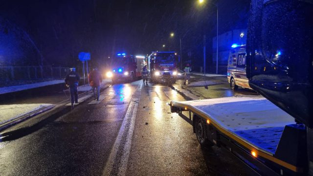 Potrącenie dwóch nastolatek na przejściu, przez autolawetę. Dziewczynki trafiły do szpitala w Lublinie (zdjęcia)