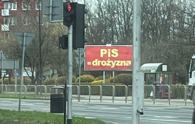 „PiS=drożyzna”. Takie bilbordy pojawiają się przy ulicach Lublina