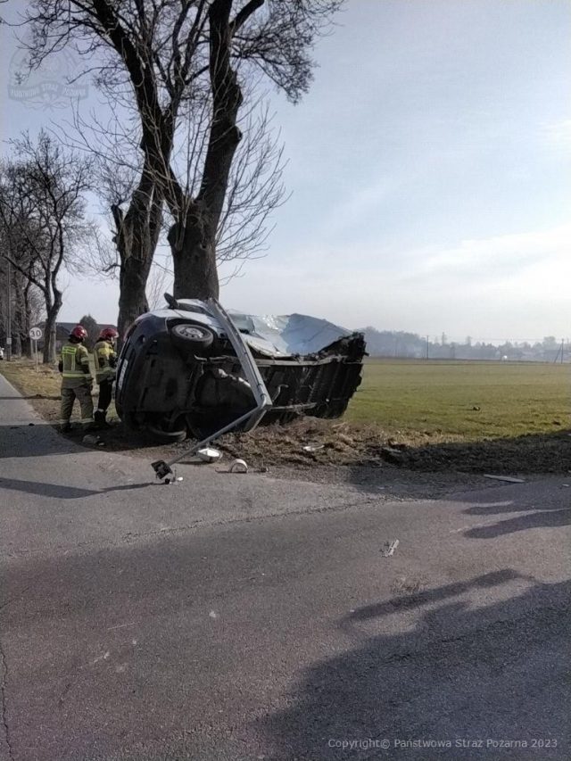 Zderzenie ciężarówki z pojazdem dostawczym. Interweniował śmigłowiec Lotniczego Pogotowia Ratunkowego (zdjęcia)