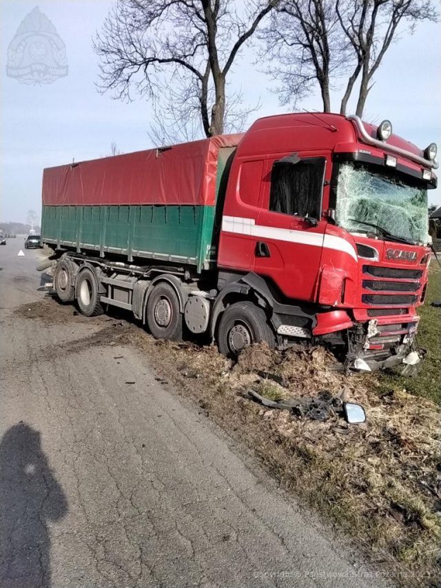 Zderzenie ciężarówki z pojazdem dostawczym. Interweniował śmigłowiec Lotniczego Pogotowia Ratunkowego (zdjęcia)