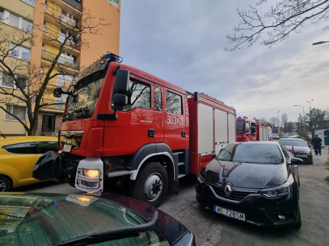 Mieszkańcy zaalarmowali służby ratunkowe o pożarze w wieżowcu (zdjęcia)