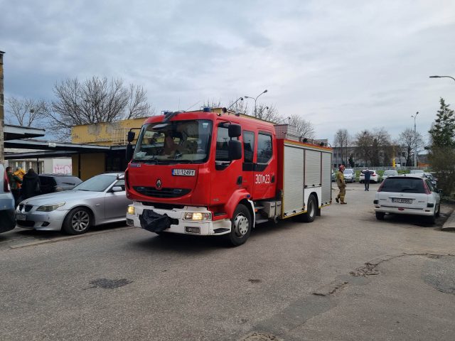 Mieszkańcy zaalarmowali służby ratunkowe o pożarze w wieżowcu (zdjęcia)