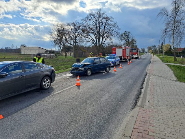 Mocne najechanie, jedna osoba w szpitalu (zdjęcia)