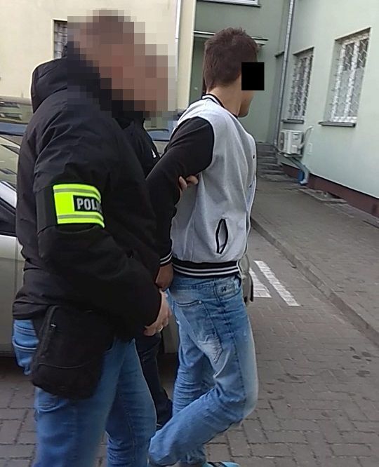 Od nagrania na lokalnym portalu, do aresztu. Trzej młodzi mężczyźni odpowiedzą za pobicie i usiłowanie wymuszenia rozbójniczego (zdjęcia)