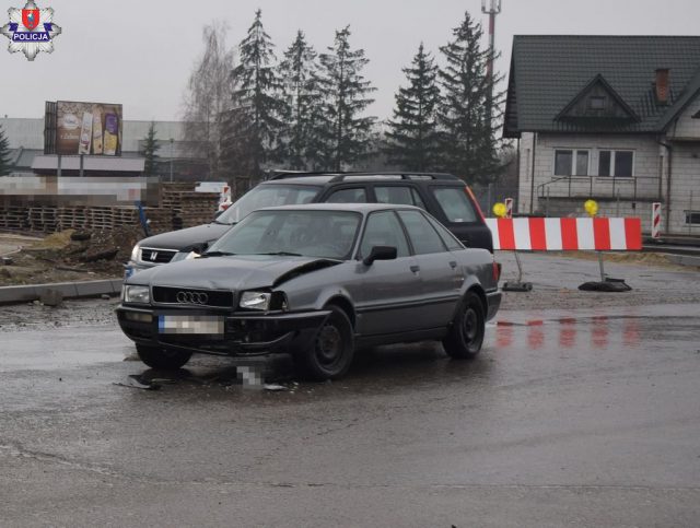 Skręcał audi w lewo, doprowadził do zderzenia. Dostał za spowodowanie kolizji 2000 zł mandatu (zdjęcia)