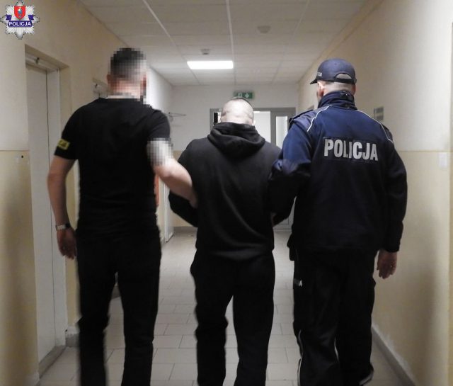 Spore ilości narkotyków, pieniędzy i amunicja. Policjanci zatrzymali trzech mieszkańców Zamościa (zdjęcia)