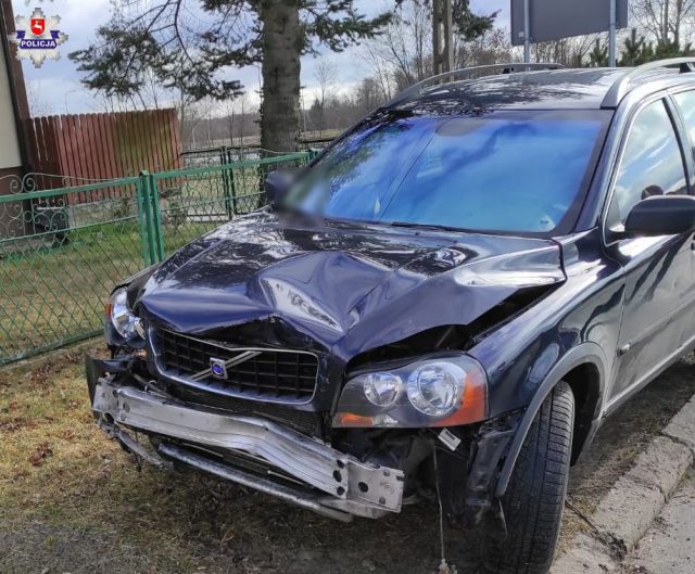 Wjeżdżał na skrzyżowanie, oślepiło go słońce. Doszło do wypadku, eCall wezwał służby (zdjęcia)