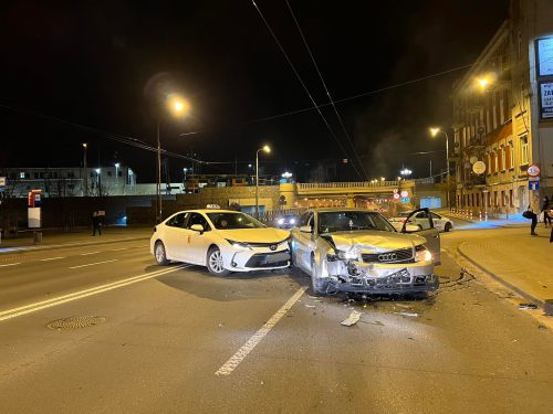 Zawracał tam, gdzie nie można. Doprowadził do zderzenia z audi (zdjęcia)