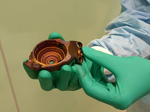 W Lublinie odbyła się pierwsza w Polsce operacja wszczepienia protezy stawu biodrowego wykonanej na drukarce 3D (zdjęcia)