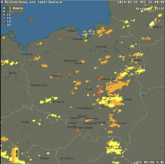 Burze z gradem i krupą lodową możliwe w niedzielę. Pojawią się porywy wiatru do 70 km/h i ulewy