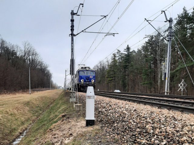 Przy torach w regionie zainstalowano specjalne urządzenia do ochrony zwierząt (zdjęcia)