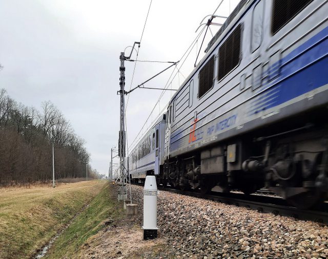 Przy torach w regionie zainstalowano specjalne urządzenia do ochrony zwierząt (zdjęcia)