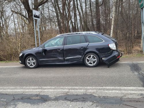 Zderzenie dwóch pojazdów na trasie Lublin – Bychawa. Są utrudnienia w ruchu (zdjęcia)