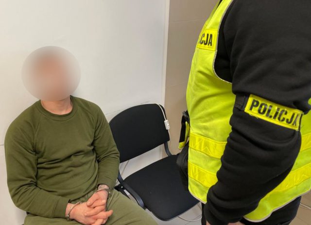 W samochodzie miał karabin automatyczny. Odpowie za usiłowanie zabójstwa policjanta (zdjęcia, wideo)
