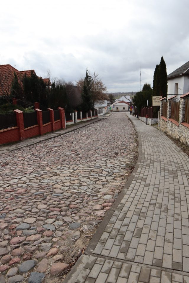 Mieszkańcy nie pozwolili na ułożenie asfaltu na kocich łbach. Teraz ulica ta została zabytkiem (zdjęcia)