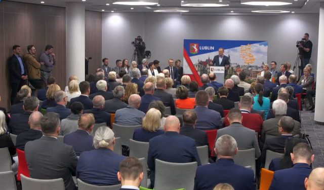 Donald Tusk w Lublinie: „Pokonuje setki czy tysiące kilometrów i wszędzie spotykam ludzką krzywdę”