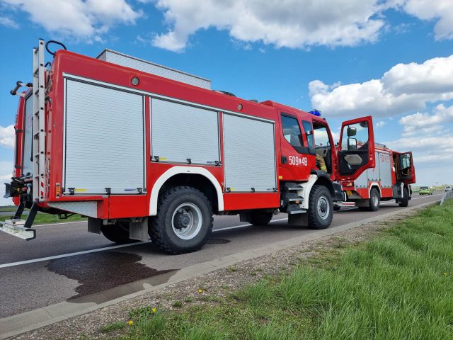 Kupił samochód, po drodze auto stanęło w płomieniach. Pechowy kierowca stanie przed sądem (zdjęcia)