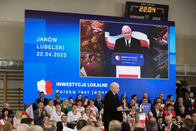 Jarosław Kaczyński w Janowie Lubelskim. Przedstawiał, co PiS zrobił dla Polski przez ostatnich 8 lat