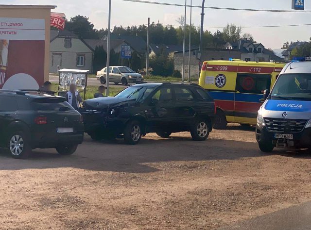 Zderzenie aut na trasie Lublin – Chełm. Na miejscu pracują służby ratunkowe (zdjęcia)