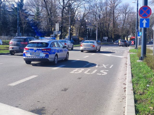 Zderzenie dwóch pojazdów na al. Kraśnickiej. Jedna osoba w szpitalu (zdjęcia)