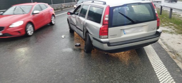 Wypadek na trasie S19 w kierunku Kraśnika. Jeden z pojazdów leży na dachu (zdjęcia)